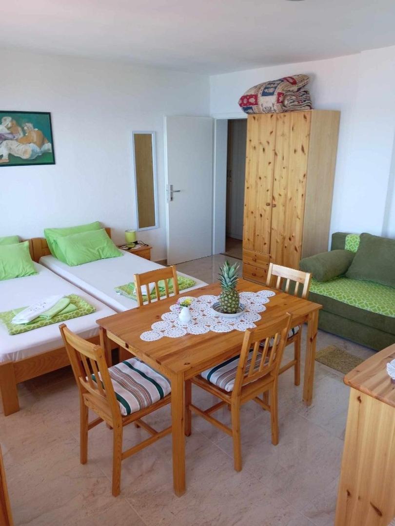 Apartments And Rooms By The Sea Martinscica, Cres - 23980 Habitación foto
