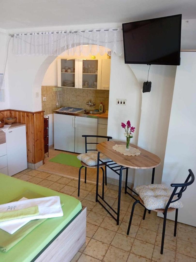 Apartments And Rooms By The Sea Martinscica, Cres - 23980 Exterior foto