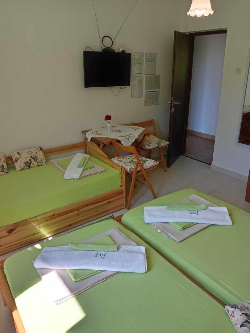 Apartments And Rooms By The Sea Martinscica, Cres - 23980 Exterior foto